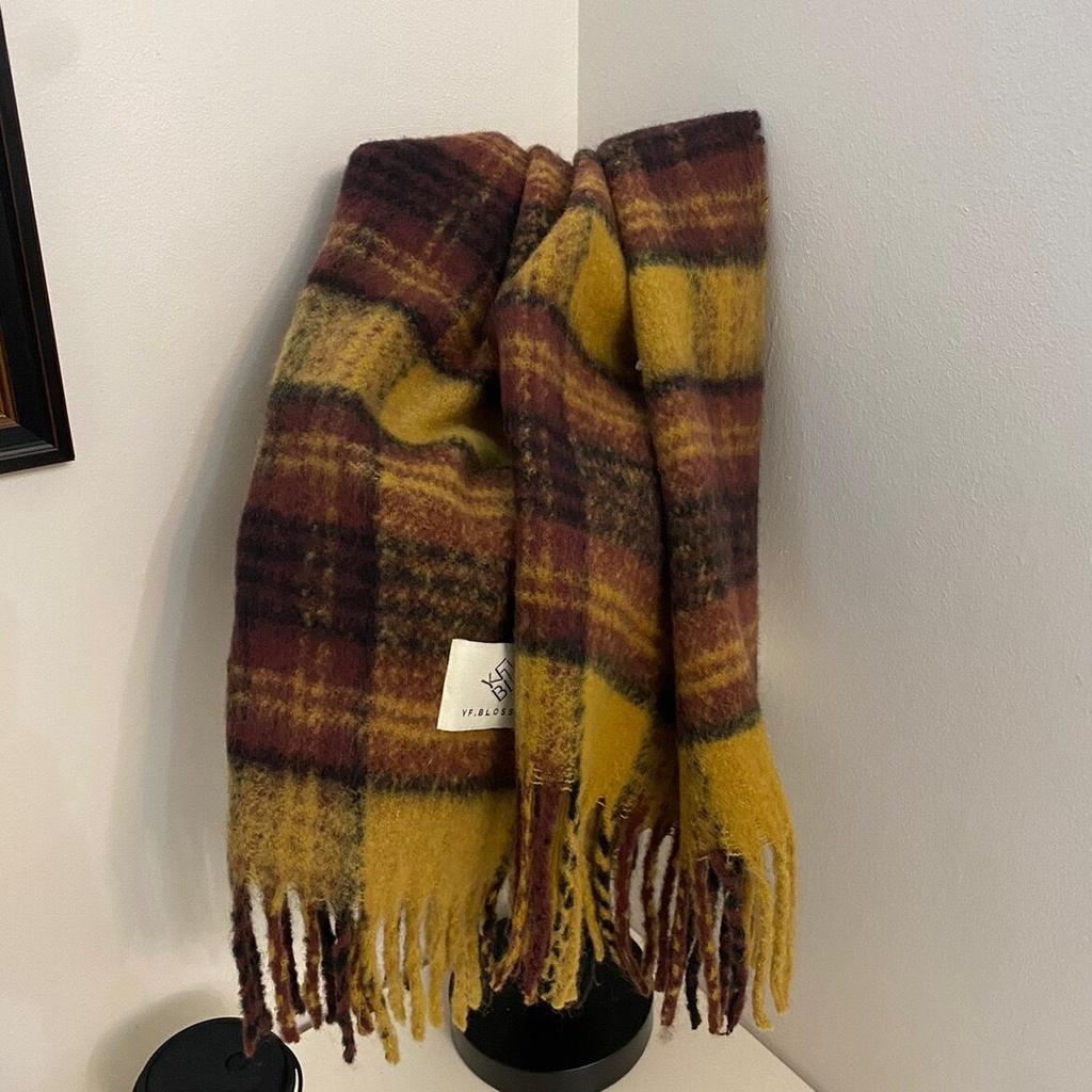 Christmas atmosphere New Year's red plaid scarf Women's winter versatile thickened senior sense Student warm scarf