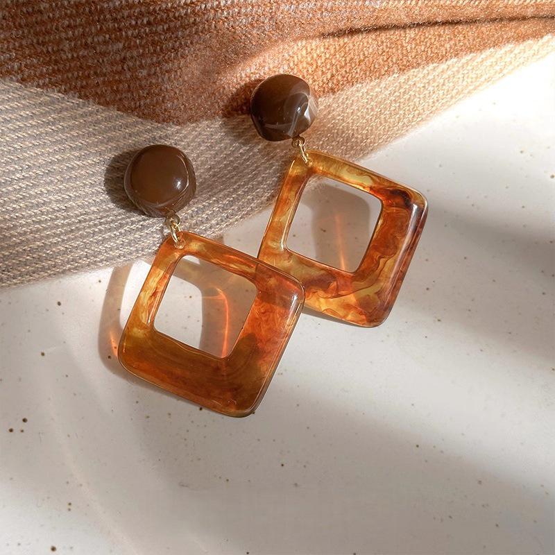 Maillard Resin Geometric Round Earrings: Unique, Versatile, Elegant Studs for Women