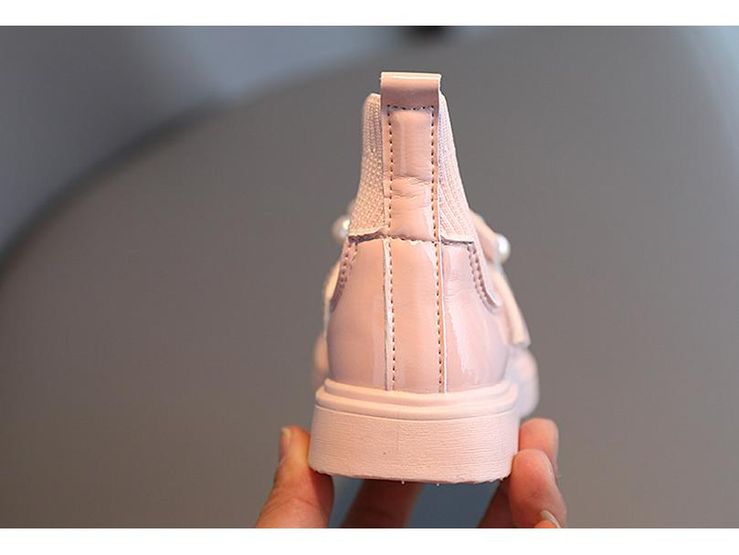 Girls' Winter Fashion Round Toe Patent Leather Shoes with Velvet Lining