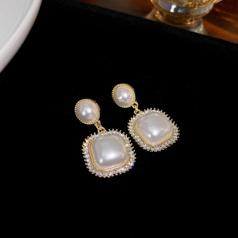 French Pearl Flower Earrings Personalized Fashion Stud Earrings Temperament Earrings Women