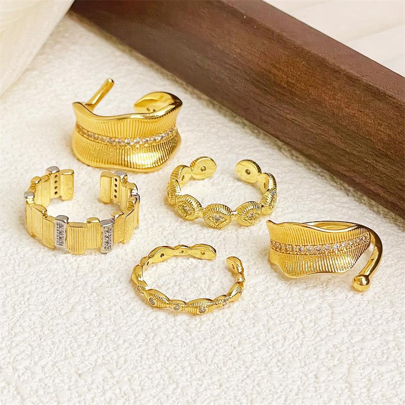 Medieval Light Luxury Italian Brushed Banana Leaf Ring High Sense Retro Court Style Personality Zircon Niche Ring Female