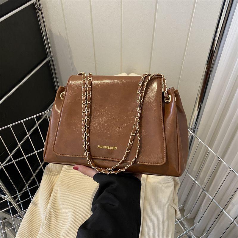 Large Capacity Bag Autumn and Winter 2025 New Retro Fashion Versatile Chain Shoulder Crossbody Premium Commuter Tote Bag