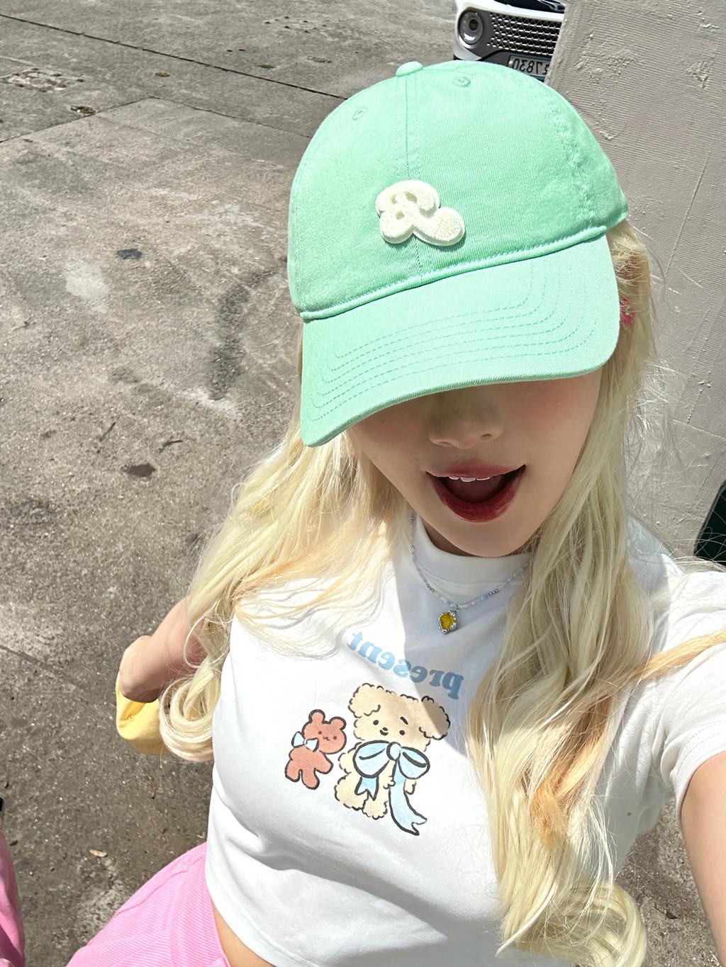 

Designed Duckbill Stylishly Hat With Embroidery Ideal For Both Men And Women зелений