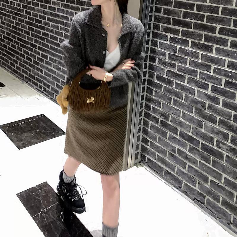 

LICKYSE A-line Skirt: A Stylish Essential for Autumn & Winter 2026. Soft, Thin, Versatile—Perfect with a Short Skirt! All Colors Available. Small