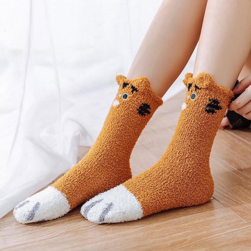 Women's Coral Velvet Cat Paw Socks, Thick Warm Winter Sleep, Cute Japanese Cartoon Embroidery, Long Tube Mid-Calf.