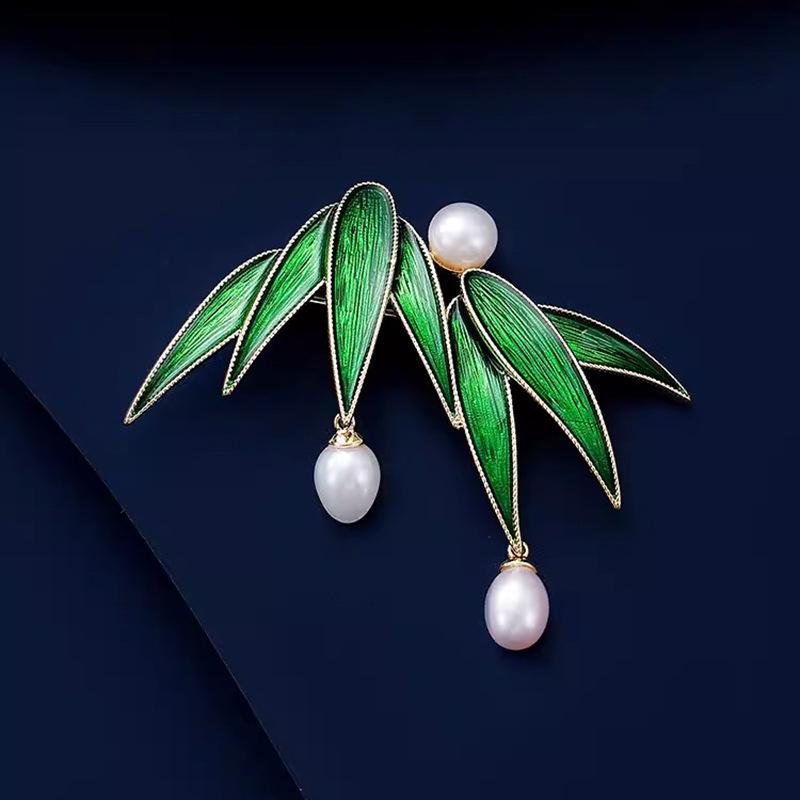 Elegant perle bambusblad brosje High-end kvinners nisjedesign korsasje Retro allsidig nål klestilbehør