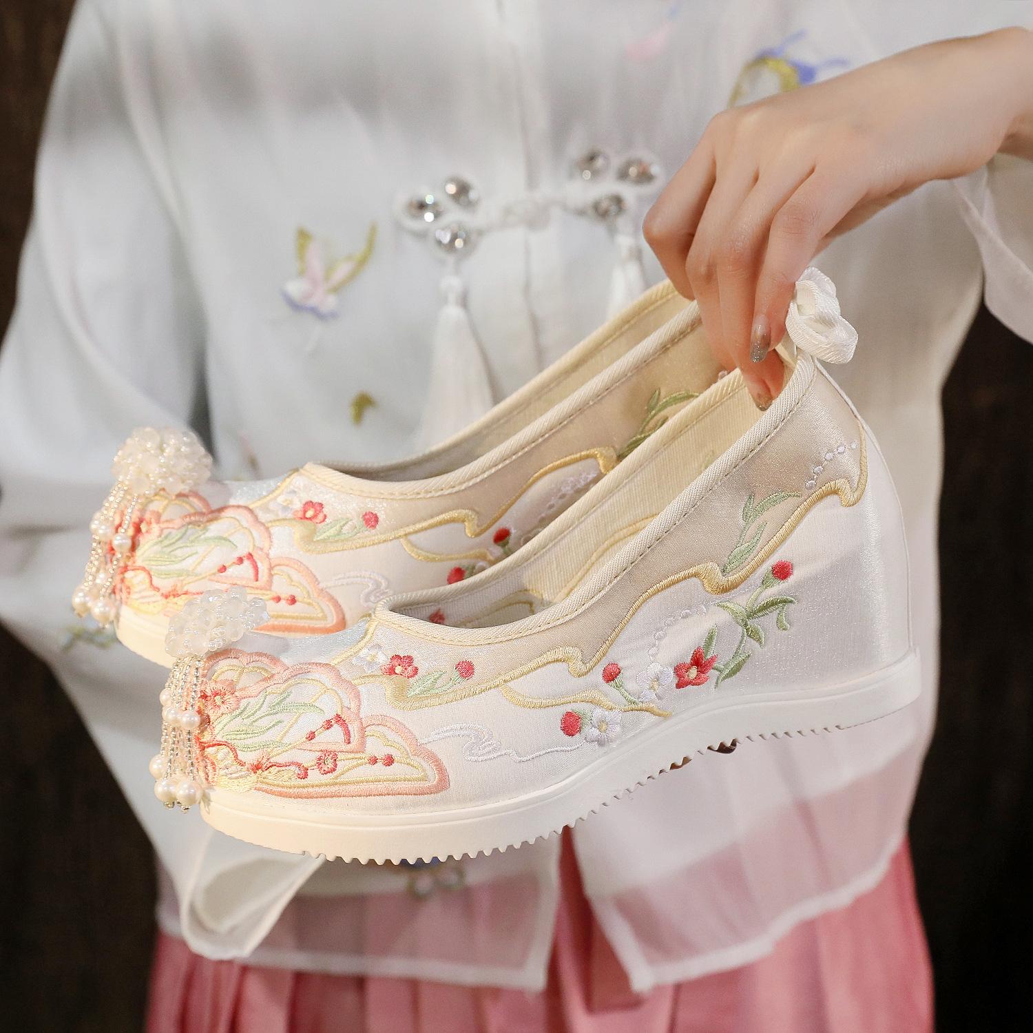 

Вышитые туфли в стиле ханьфу с внутренней частью ханьфу, увеличивающей высоту в стиле ханьфу 39