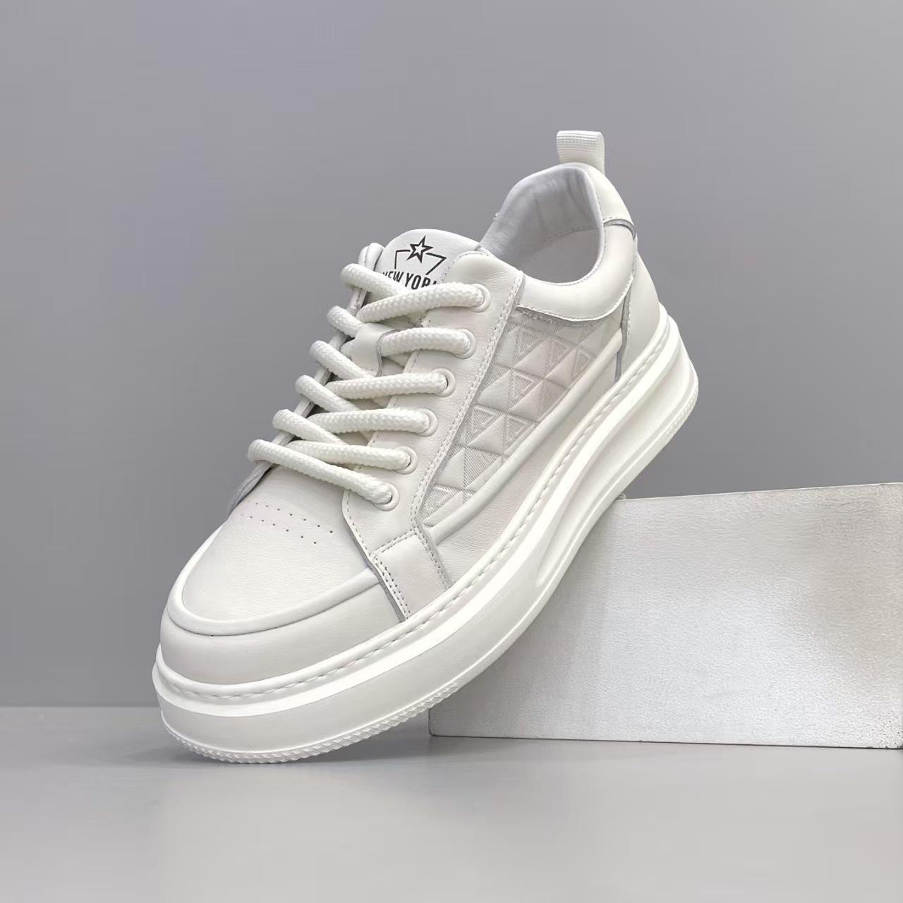 

Мужские осенние белые кожаные кеды 2025: Дышащие, Легкие, Увеличивающие рост, Толстая подошва, Универсальная мода. 43 белый