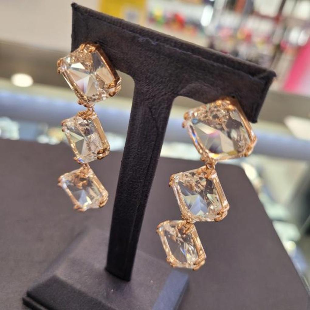 ARTRIA Square Drop Glass E Crystal Earrings MSMR RCR0003CEF