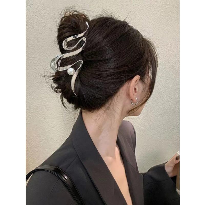 1pc Hollow Out Heart Shaped Metal Shaped Elegant Hair Claw For Thick Hair, Gold Head Piece Valentine's Day