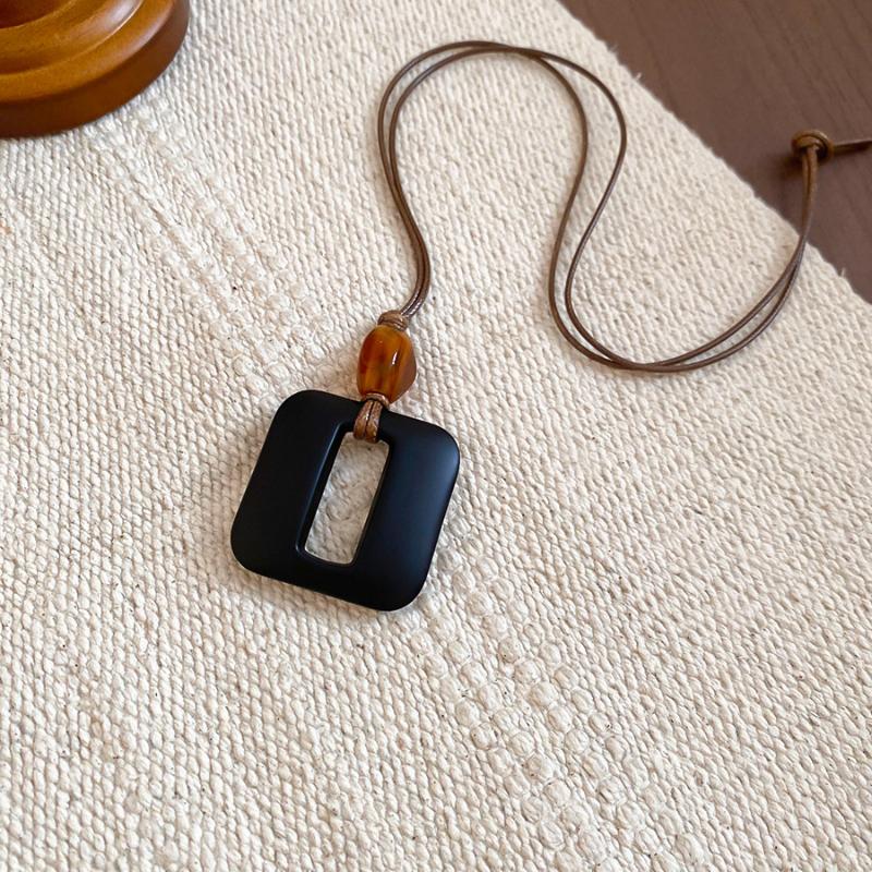 Resin Candy Love Pendant Necklaces For Women Retro Long Sweater Chains Simple Cute Pendant Necklaces Jewelry Accessories Gift