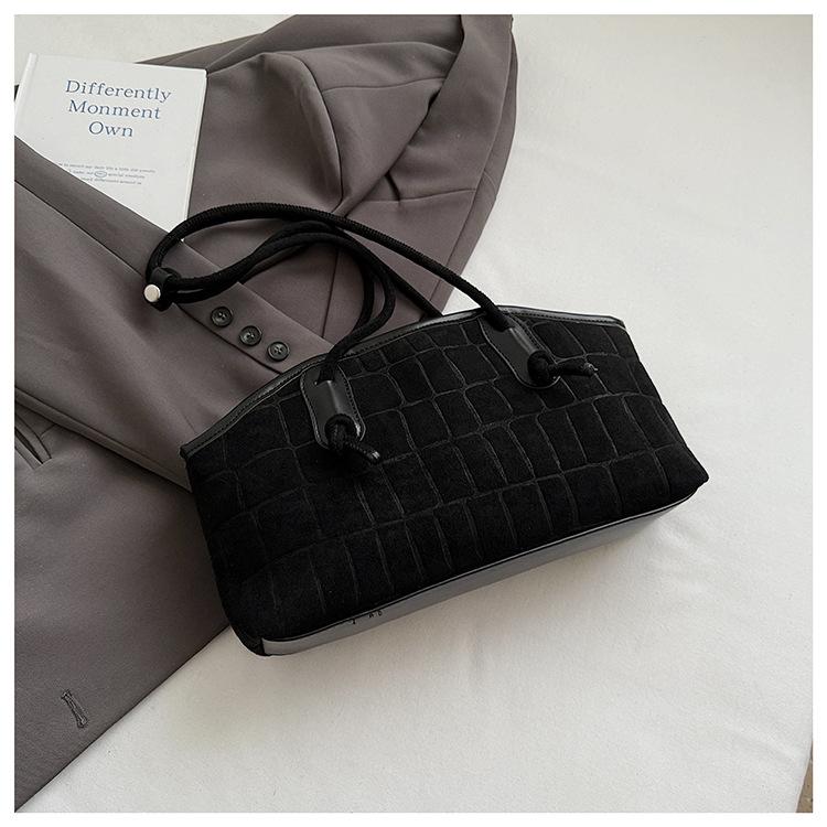 

Commuter to work, armpit bag, large-capacity women s 2025 new versatile foreign style, simple texture, portable shoulder bag чёрный