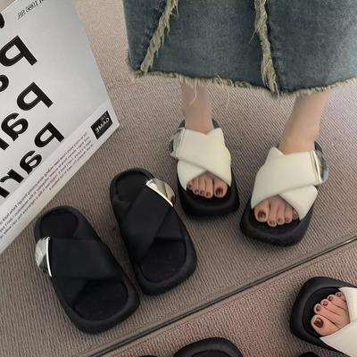 Beach Thick-soled Slippers Women's 2025 Summer Wear New Heightening One-word Cool Slippers Internet Celebrities Super Hot Exotic Style