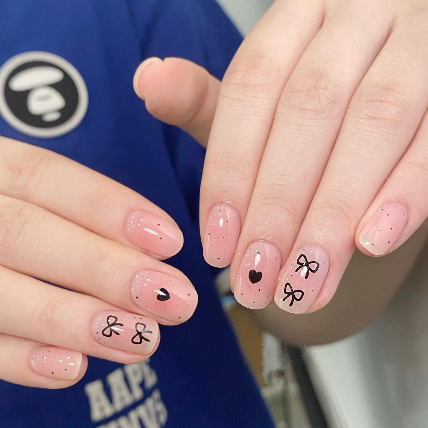 

2025 Korean Style Pink Blush Heart Polka Dot Nail Patches for Spring/Summer