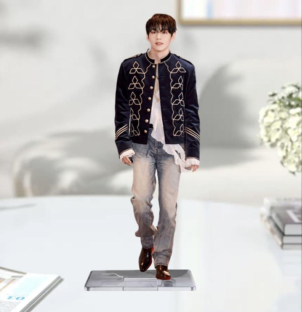 [USED] BTS Taehyung Big Acrylic Stand 30cm
