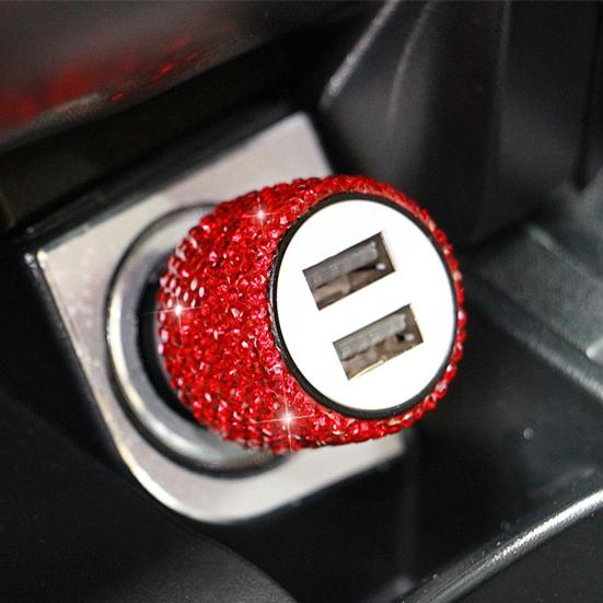 Praktisk billaderuttak Anti-skli design Hurtiglading bærbar doble USB-porter Biladapteruttak Kjøretøyrekvisita