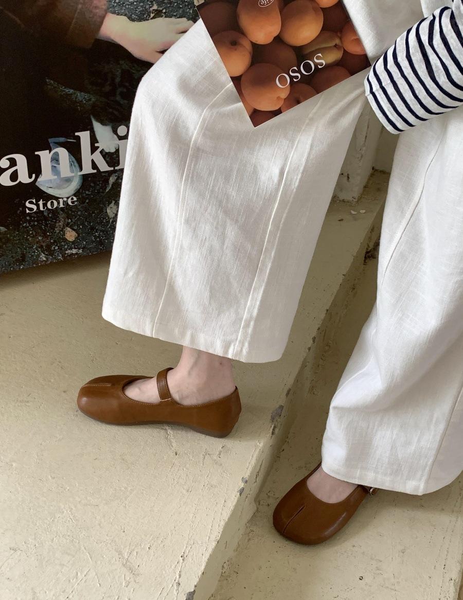 

2025 new flat-soled soft-soled one-word with Doudou shoes, shallow-mouth grandma shoes, personalized trendy pig s trotters, split-toed shoes, sing 39 коричневий