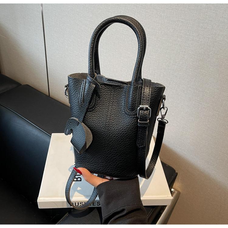 2025 New Trendy Spring Women's Bags Niche Design Spring New Crossbody Shoulder Bag Casual Portable Bucket Bag