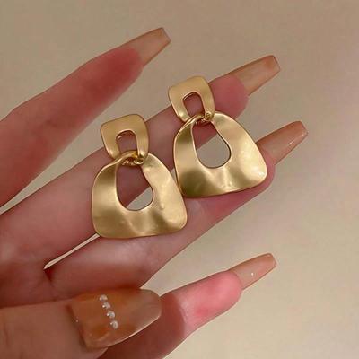 1 Pair of Elegant, Simple, Irregular Geometric Earrings for Women, Fashionable and Personalized Earrings for Daily Wear