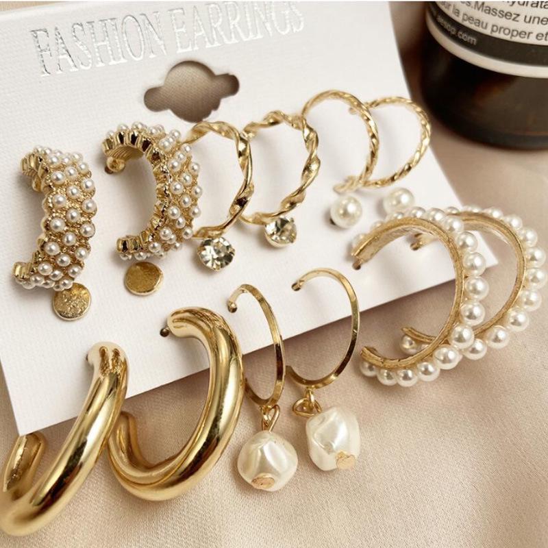 European & American Retro Pearl-Set: Creative French Gold Earrings, 6-Piece Set.