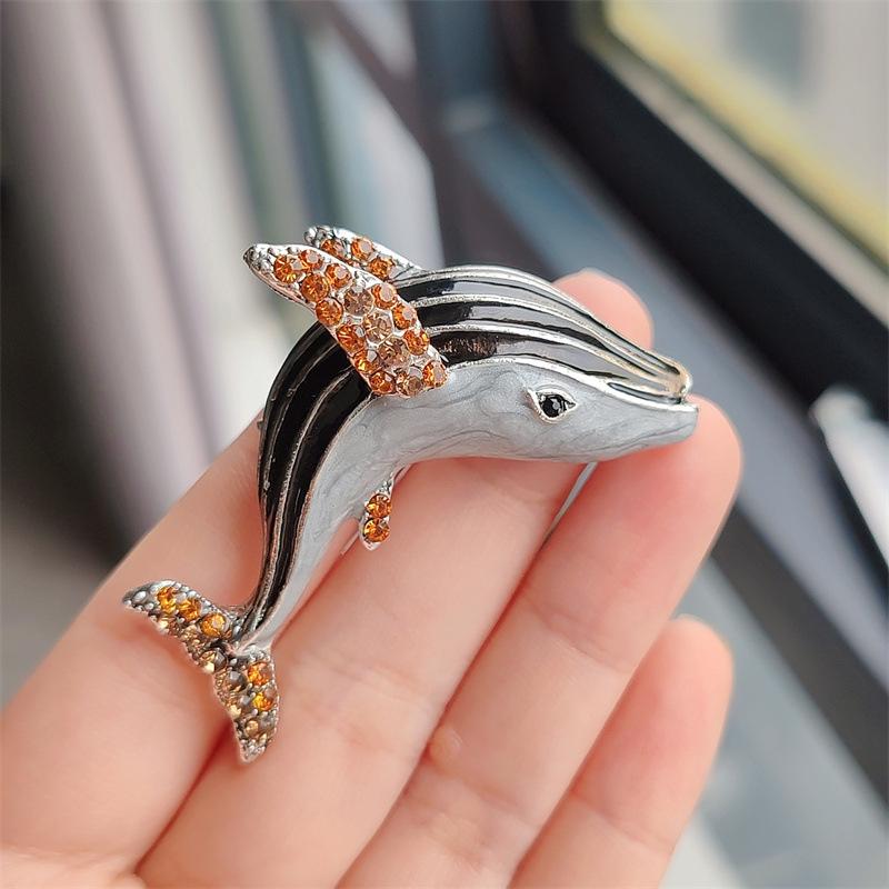 Nieuwe Europese en Amerikaanse Mode Broche Ingelegd met Druipende Olie Emaille Walvis Dolfijn Broche Kraagspeld