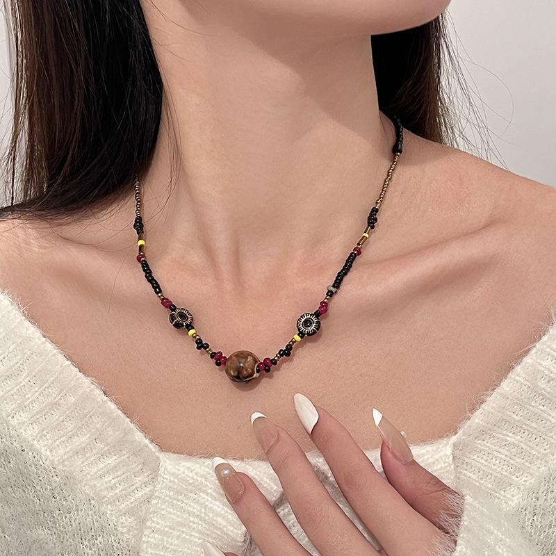 Стиль островов Фэр Этнический стиль Кофейный цвет Бусы Ожерелье Минималистичный стиль Женская нишевая ретро цепочка на ключицу
