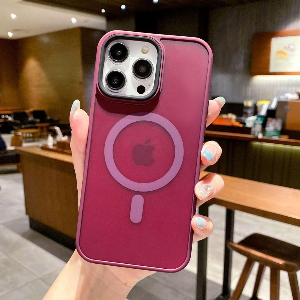 iPhone17 Soft Touch Magnetic Case: Skin Feel, Drop-Proof, Anti-Fingerprint Protective Shell for 16 Pro Max