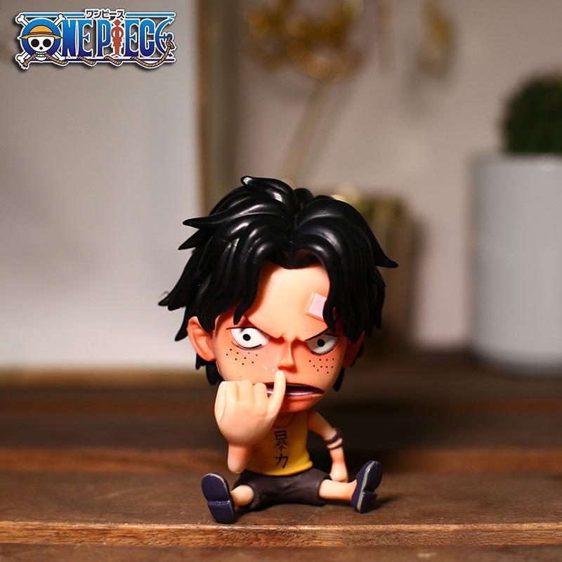 Anime One Piece Figurka Akcji Świąteczna 8-10 cm PVC Luffy Roronoa Zoro Urocze Ozdoby Wersja Q Dekoracja Samochodu Model Kolekcjonerski