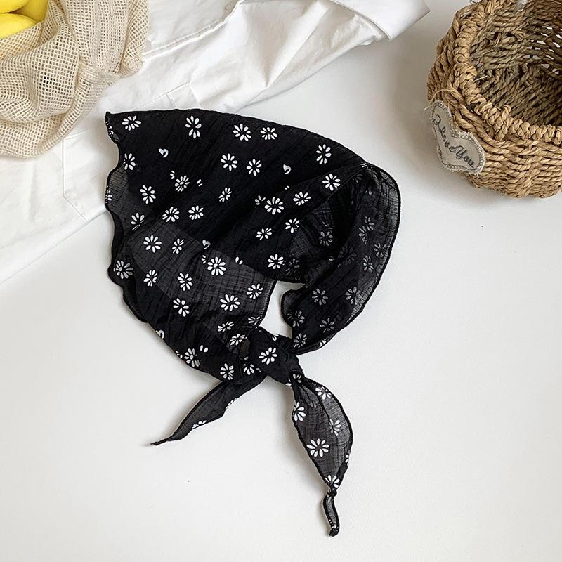 Triangle scarf scarf women's new floral headscarf summer women's pastoral leisure curved tooth edge silk scarf scarf small fresh hair accessories