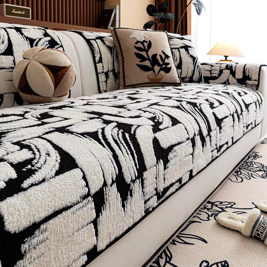 New Red Thick Soft Sofa Cover Fabric Anti Slip One-Piece Anti Cat Scratch Comfortable Sofa Cushion Cover For Autumn And Winter