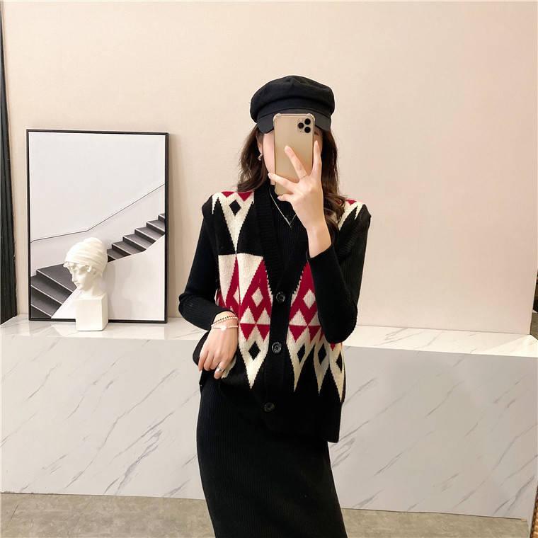 Spring and Autumn Lazy Style All-match V-neck Cardigan Sleeveless Color Matching Loose Sweater Rhombus Wear Vest Knitted Waistcoat Women