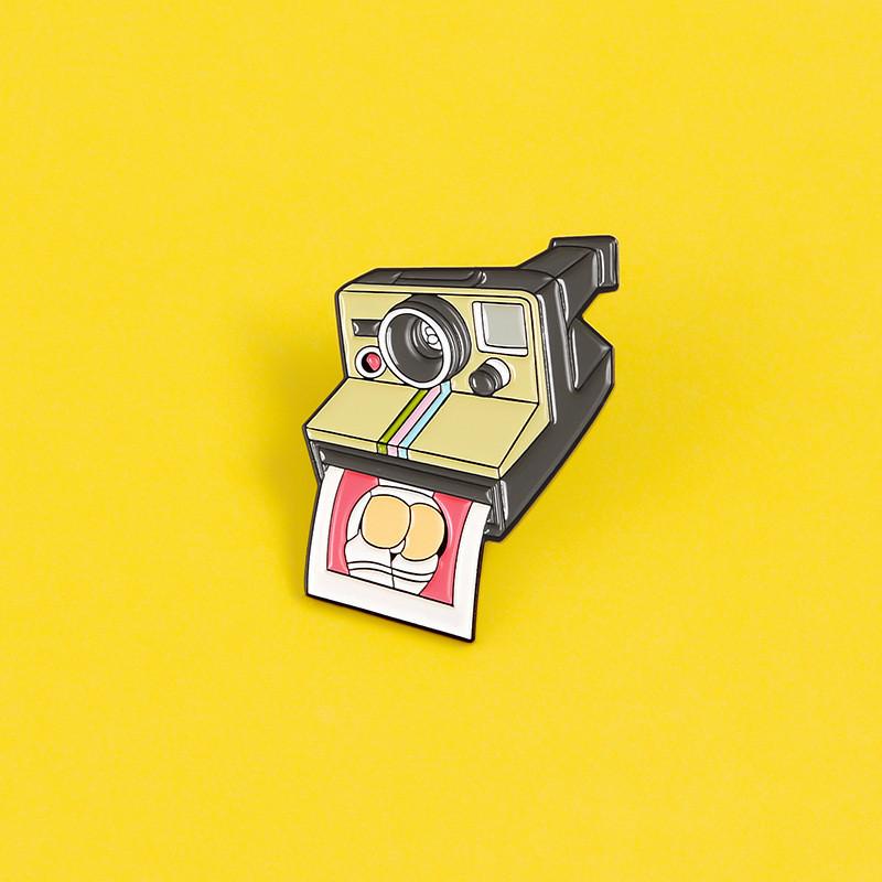 Geometric Camera Retro Brooch Pin Exquisite Alloy Fashion Accessory For Men Women And