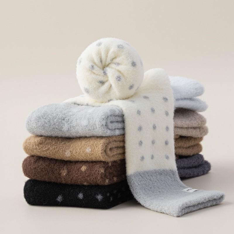 Plush Socks Medium Tube Socks Retro Polka Dot Cloth Label Stacking Stockings Plush Thickened Thermal Socks