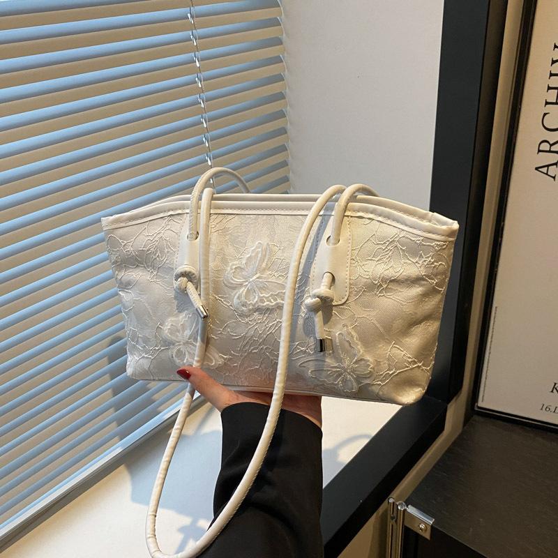 2025 New Sweet Wind Embossed Butterfly Embroidered Underarm Women's Bag Large Capacity Versatile Commuter Premium Shoulder Bag