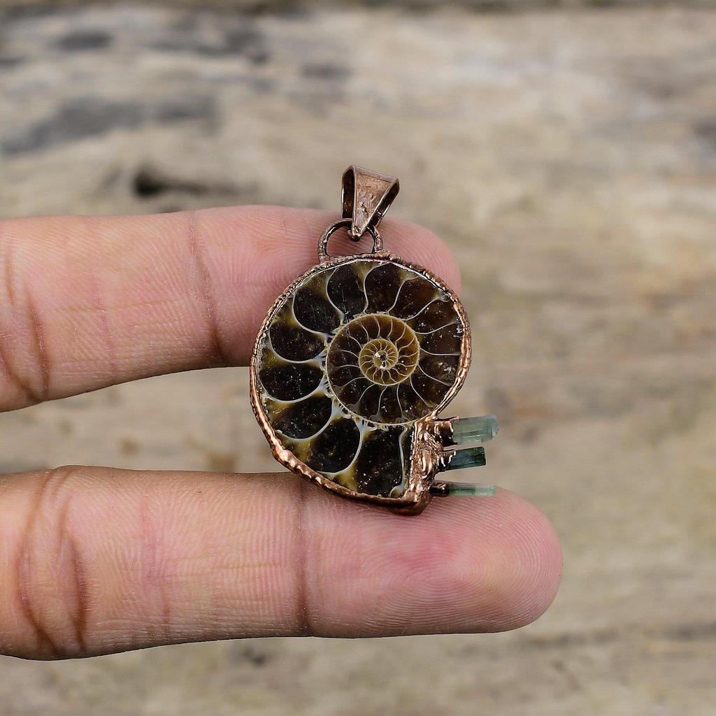 Přívěsek z fosilních amonitů, elektroformovaný měděný přívěsek, přívěsek z drahokamu, akvamarín, hrubý přívěsek, ručně tvarované elektroformované šperky, dárek pro ženy