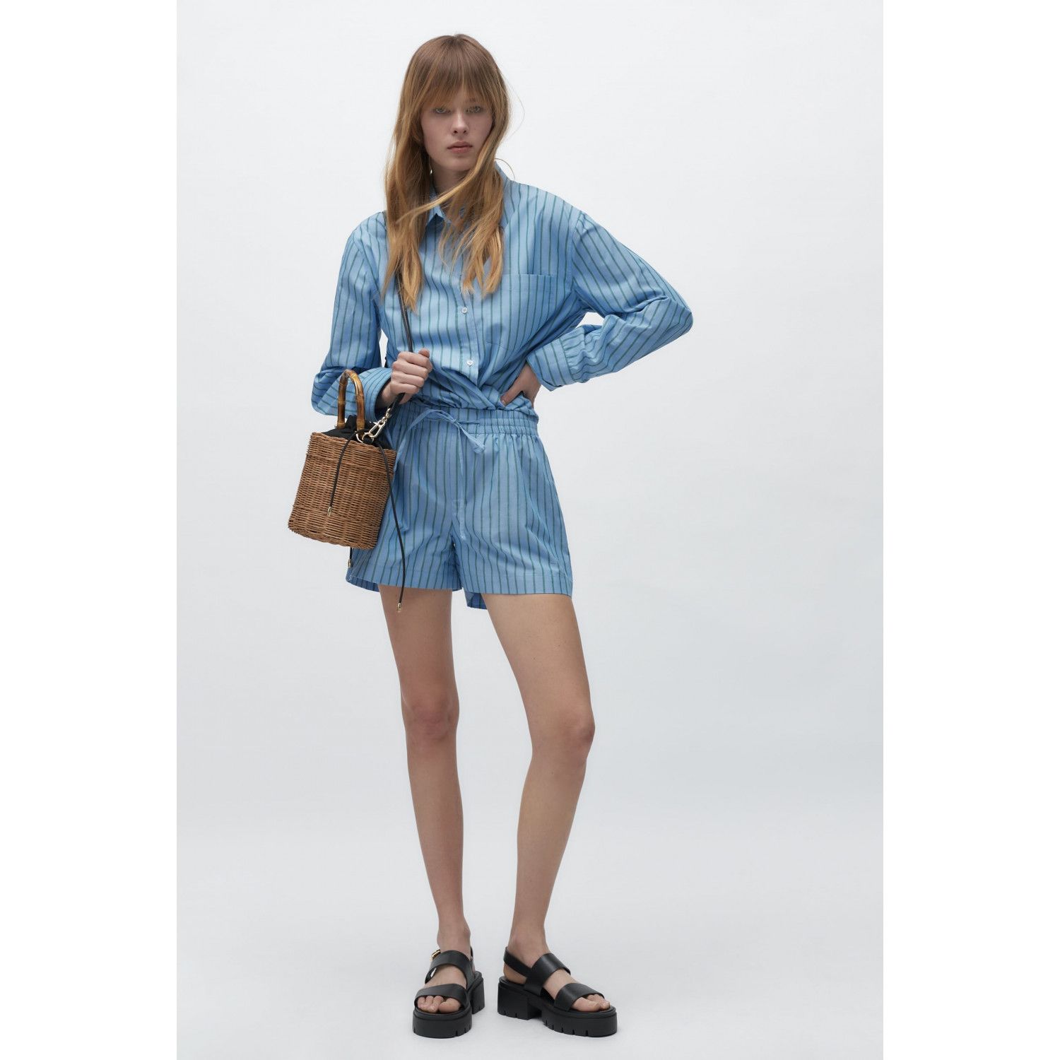 

LEATHER SANDALS WITH TRACK SOLE