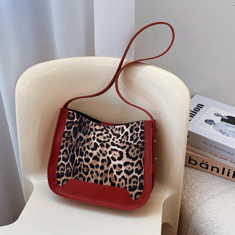 Elegant Pu Leather Leopard Pattern Small Handbag For Women In Trendy Colors Ideal For Daily Use