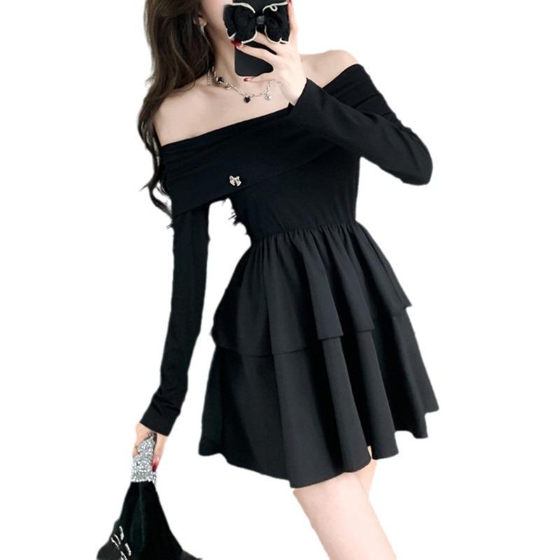 Francouzské černé šaty s odhalenými rameny, dlouhým rukávem a áčkovou sukní na jaro a podzim - Sladký a pikantní design s úzkým pasem, který zvýrazňuje postavu