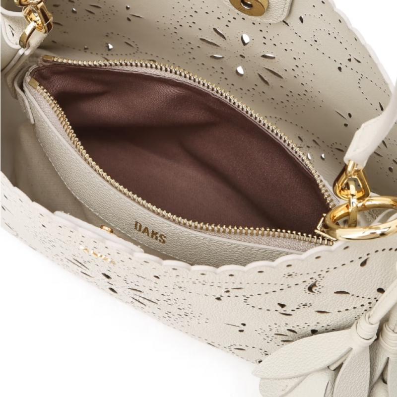 Daks Ivory Leather Flower Punching Shoulder Bag   Dcba6e587iv