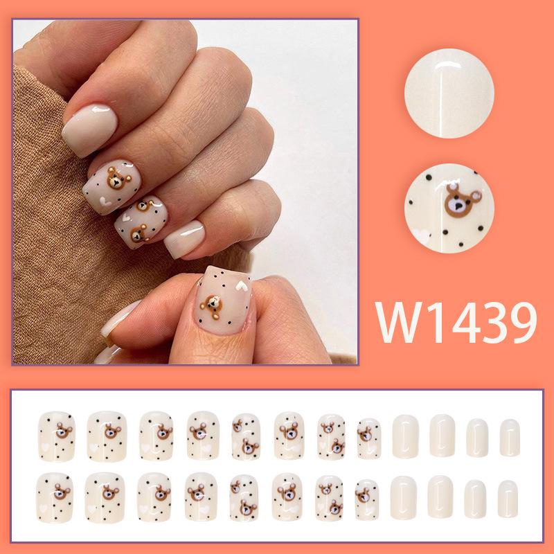 Autumn/Winter Cute Bear Nail Art Stickers - 24 Heart-Shaped Enhancements in White