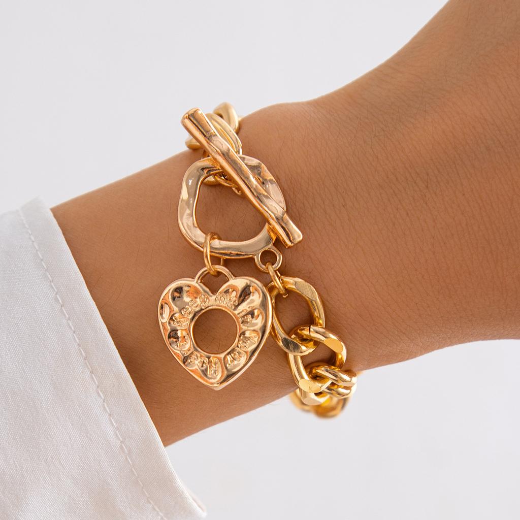 Personalized Punk Lava Hollow Love Pendant Necklace, Simple Metal Ot Buckle Collarbone Chain Necklace