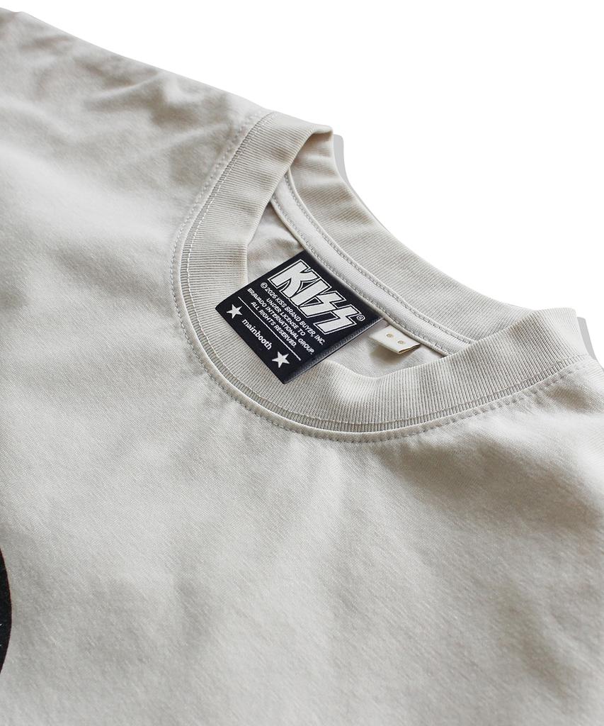 MAINBOOTH [Kiss] Chikara T-Shirt (Light Beige)