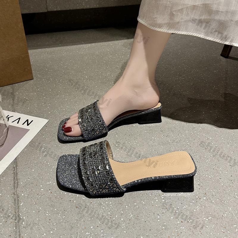 Fashion Women Shoes 2025 New Summer Fashion Non Slip Rhinestone Slippers Outdoor Height Increase Dress Style Women Medium Heel Sandals