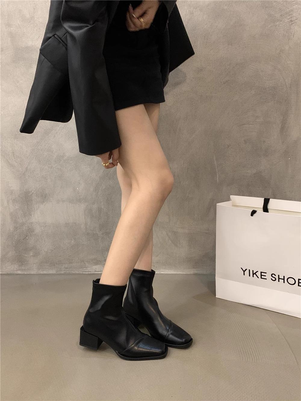 

Модные винтажные женские ботильоны с квадратным носком, новинка 2024 года, модные элегантные туфли из мягкой кожи, осенне-зимние женские короткие ботильоны на среднем каблуке 39 чёрный