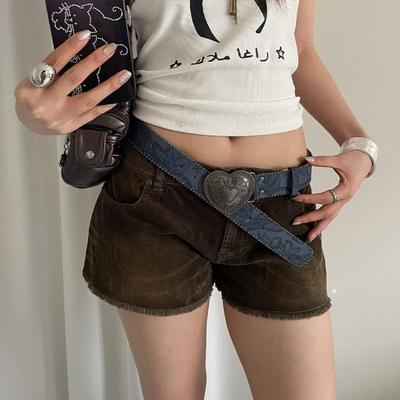 חגורה בסגנון אמריקאי רטרו לנשים חגורת כפתור לב חגורת עור PU ייחודית יוקרתית לג'ינס אביזרי קישוט רב-תכליתיים