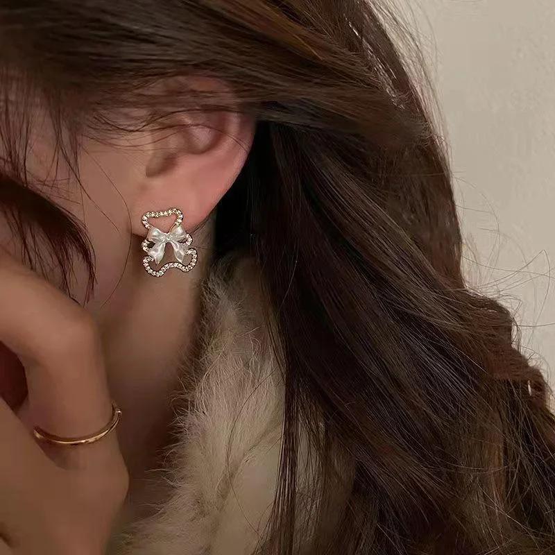 1 Pair Hollow Diamond Studded Earrings Versatile And Versatile Bow Shaped Earrings New Trend 925 Silver Needle Earrings