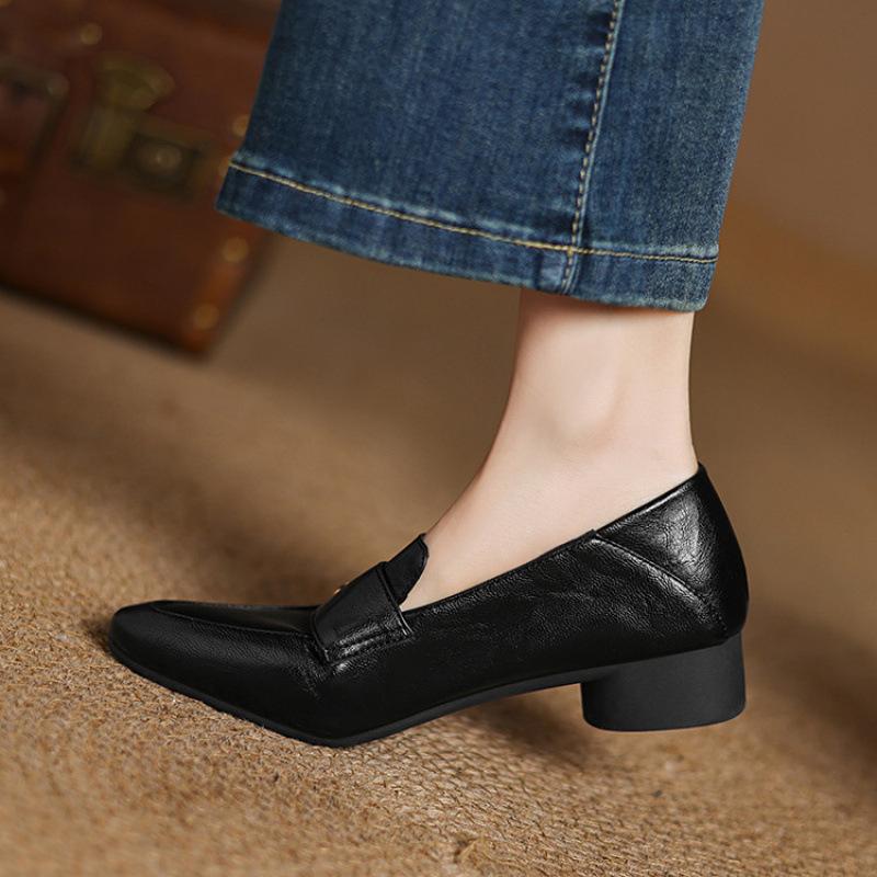 New comfortable small leather shoes, one pedal, thick-soled non-slip, medium-heeled large-size shoes, round head square heel, single shoes for all 