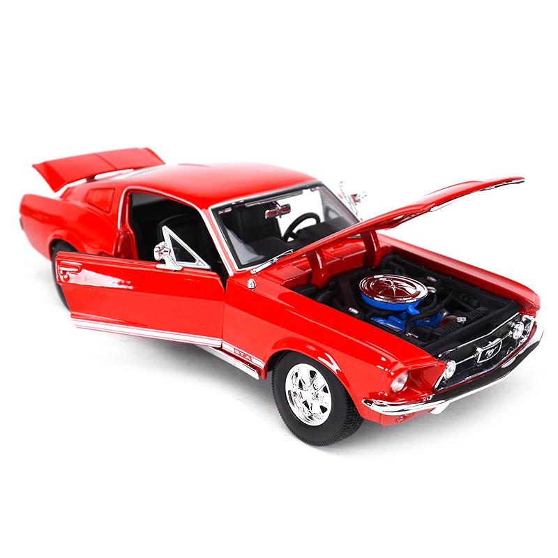 AJH1 Maisto 1:18 1967 Ford Mustang GTA Fastback Sports Car Static Simulation Die Cast Vehicles Collectible Model Car Toys