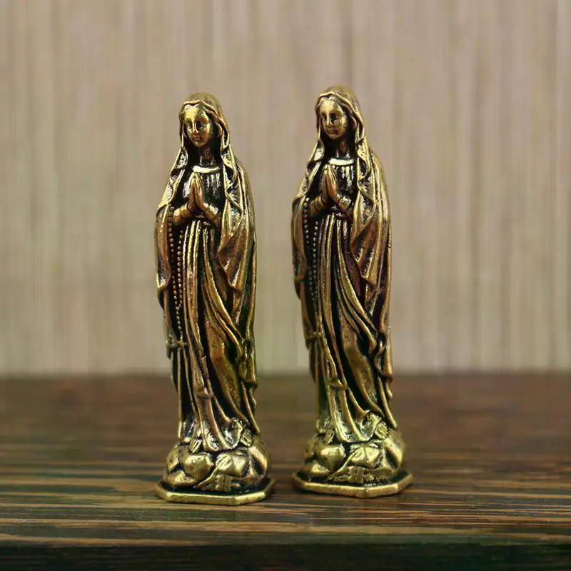 Mosazný přívěsek s figurkou Marie Mosazná figurka Marie Čistá měď Vintage figurka Panny Marie