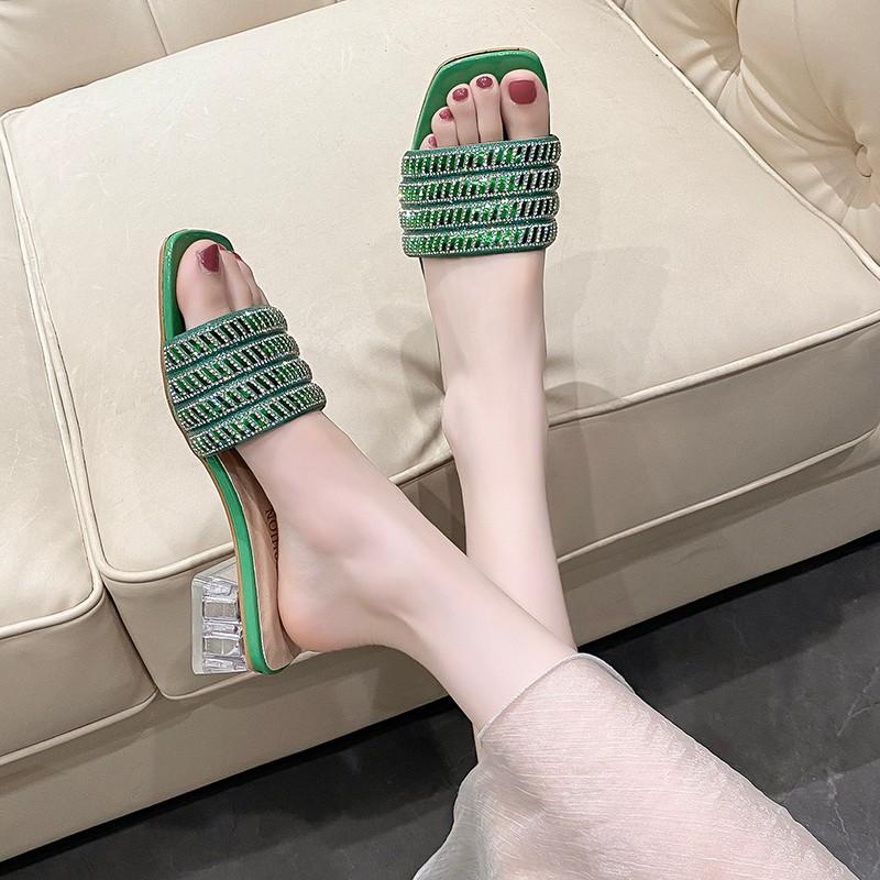 

2024 нові шльопанці жіночі літні модні зі стразами корейська версія квадратний носок відкритий носок шльопанці на підборах жіночі круті шльопанці The price of 1,000 pairs is customized. зелений